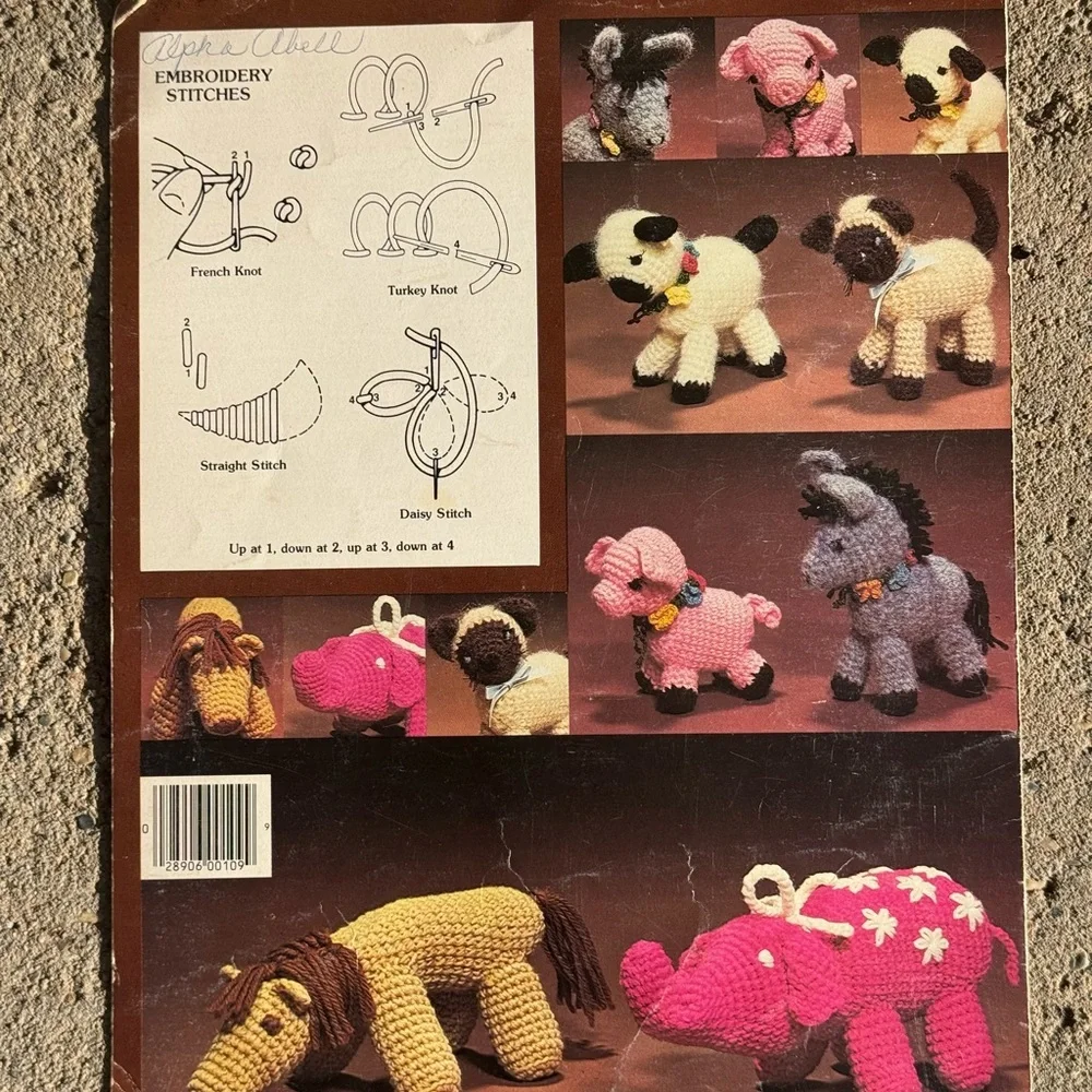 Leisure Arts Crocheted‎ Critters Leaflet